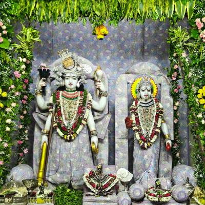 ✨ અધિક માસ જેઠ સુદ ૧૩ • 🌸 ભગવાનના પત્તા- ફૂલના હિંડોળાના ભવ્ય દર્શન 🌸
